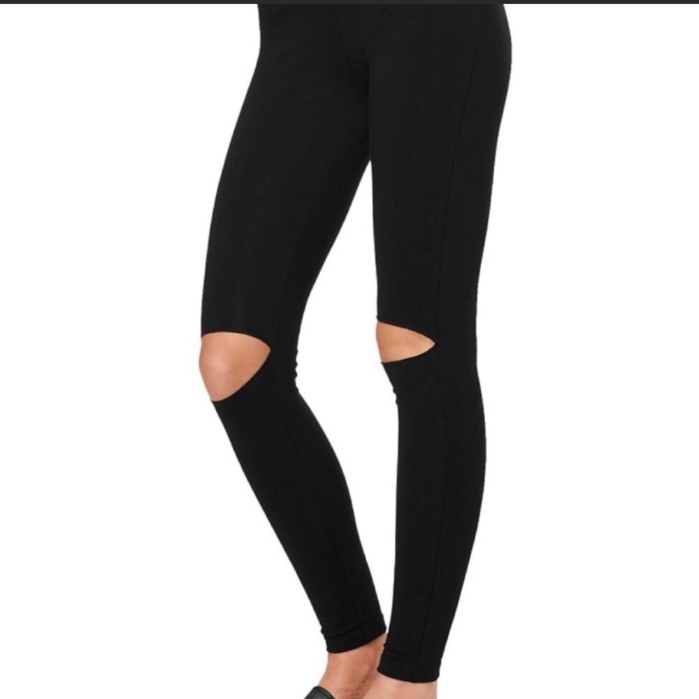 ISO.  👀  Searching For These Leggings!